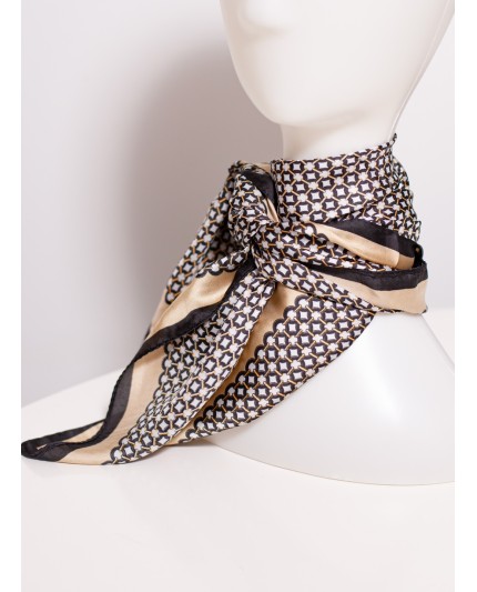 Carre de soie héritage intemporel